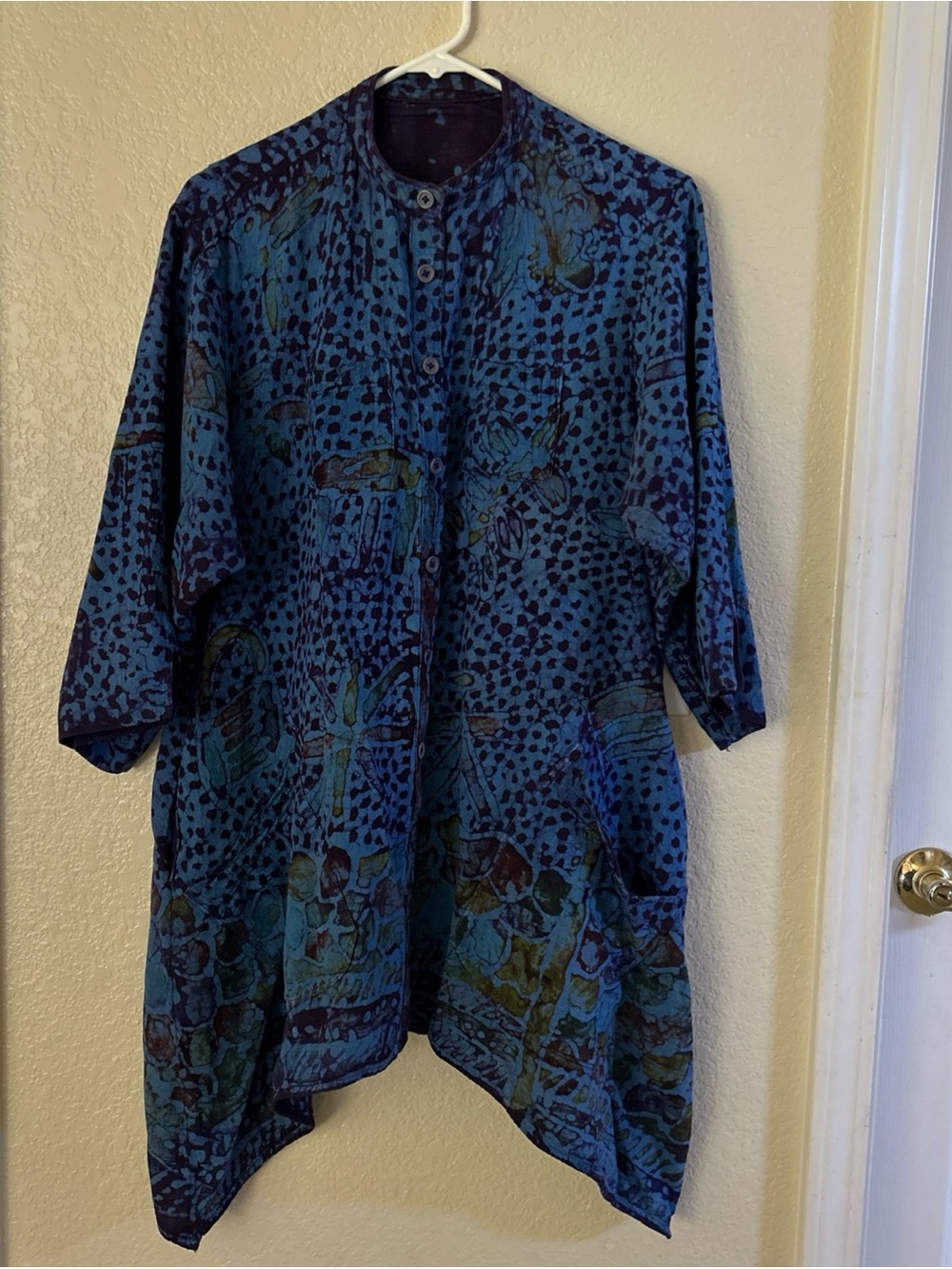 Spirit of Courage Nnamdi Ibenagu Old Style African batik tie-dye tunic top M